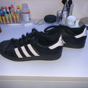Black Adidas Superstars size 7 men’s
